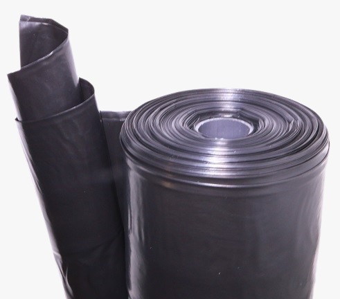 Rollo de polietileno negro calibre 600 con la película extendida